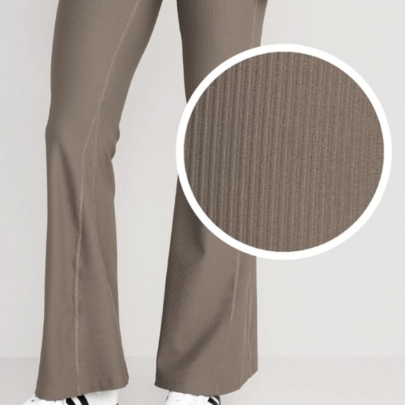 Old Navy Extra High-Waisted PowerSoft Rib-Knit Super Flare Leggings Temple Stone - Picture 4 of 10